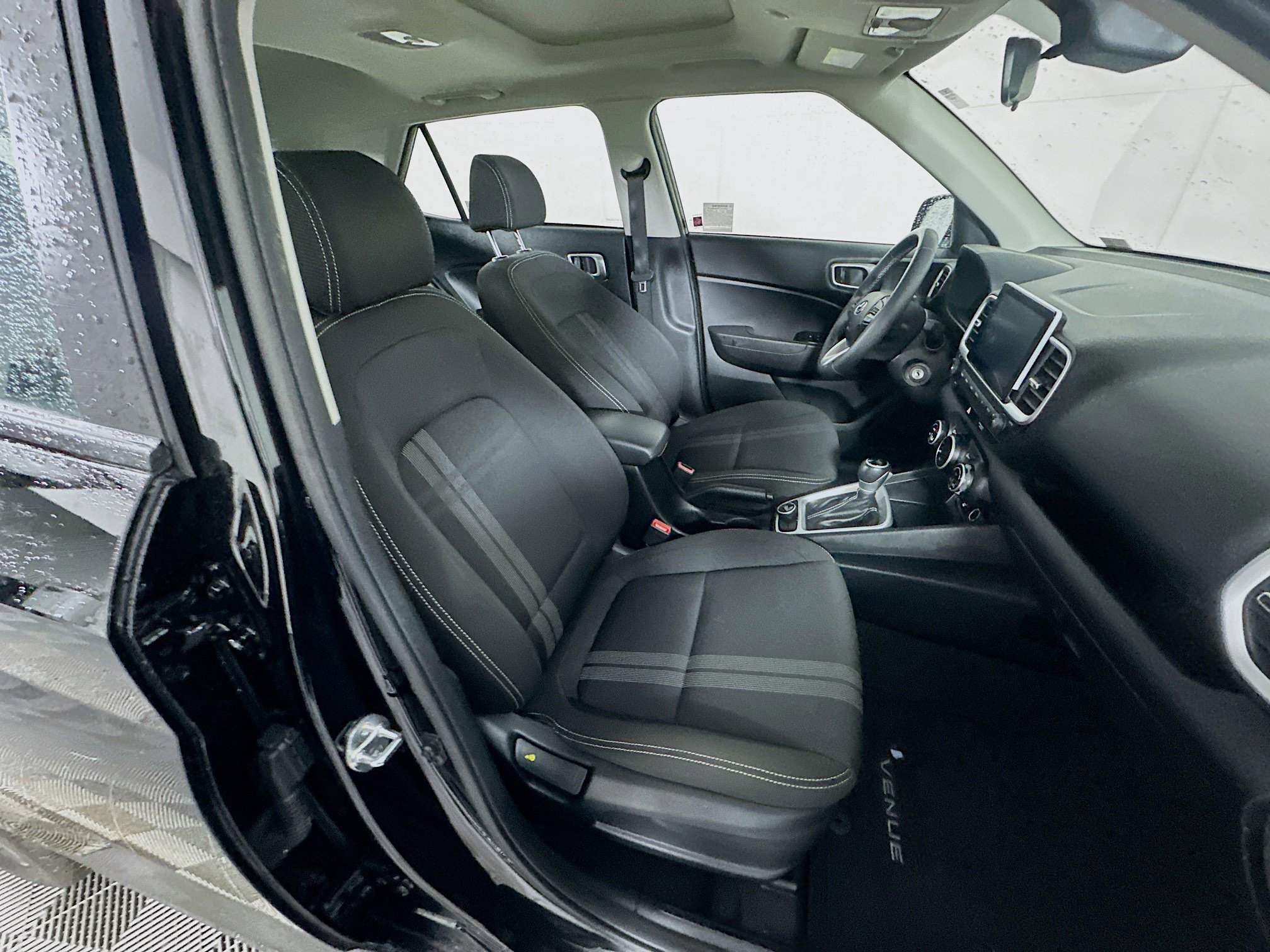 Used 2023 Hyundai Venue SEL image 28