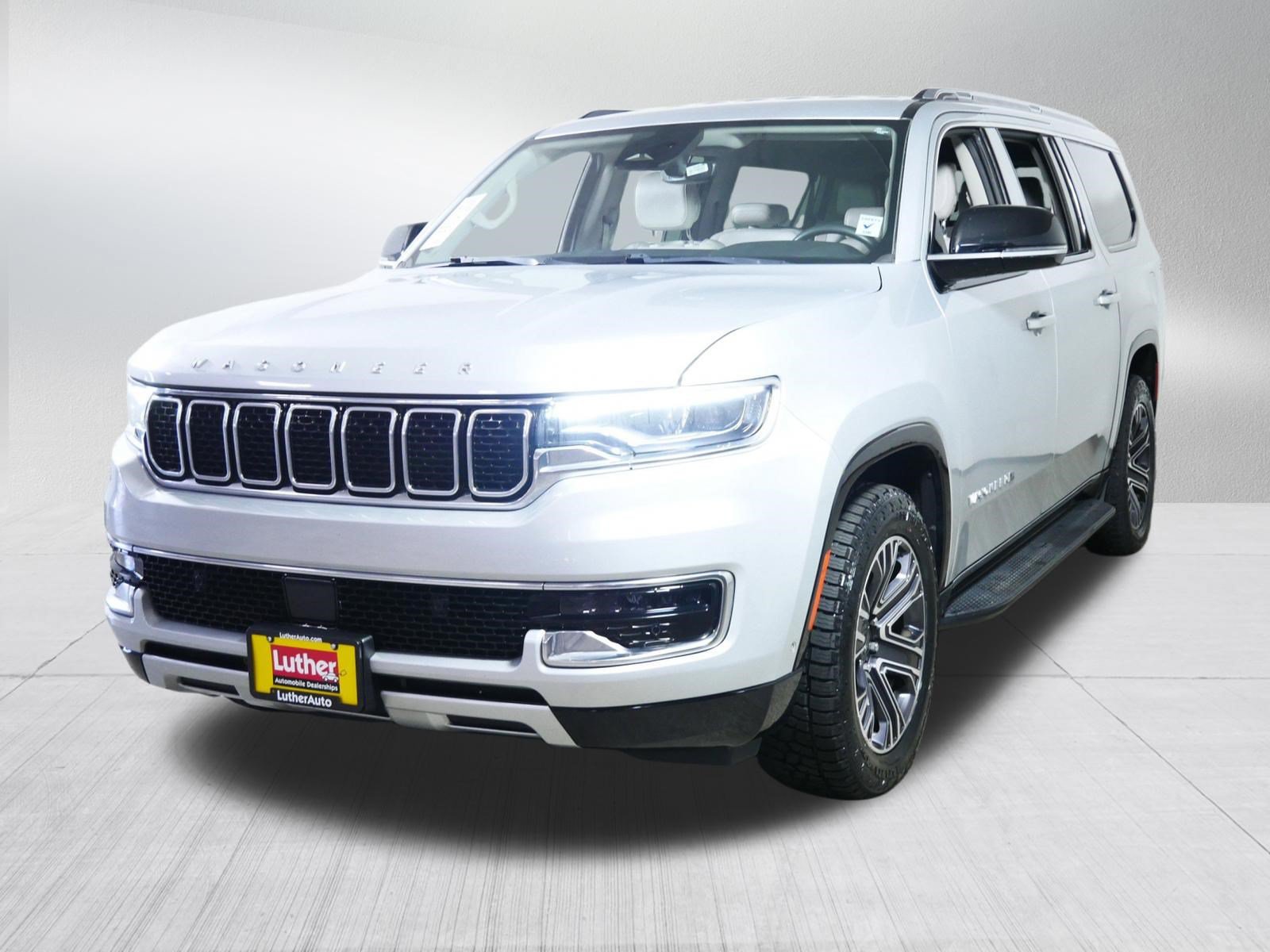 Used 2023 Jeep Wagoneer L Series II AWD/4WD image 3