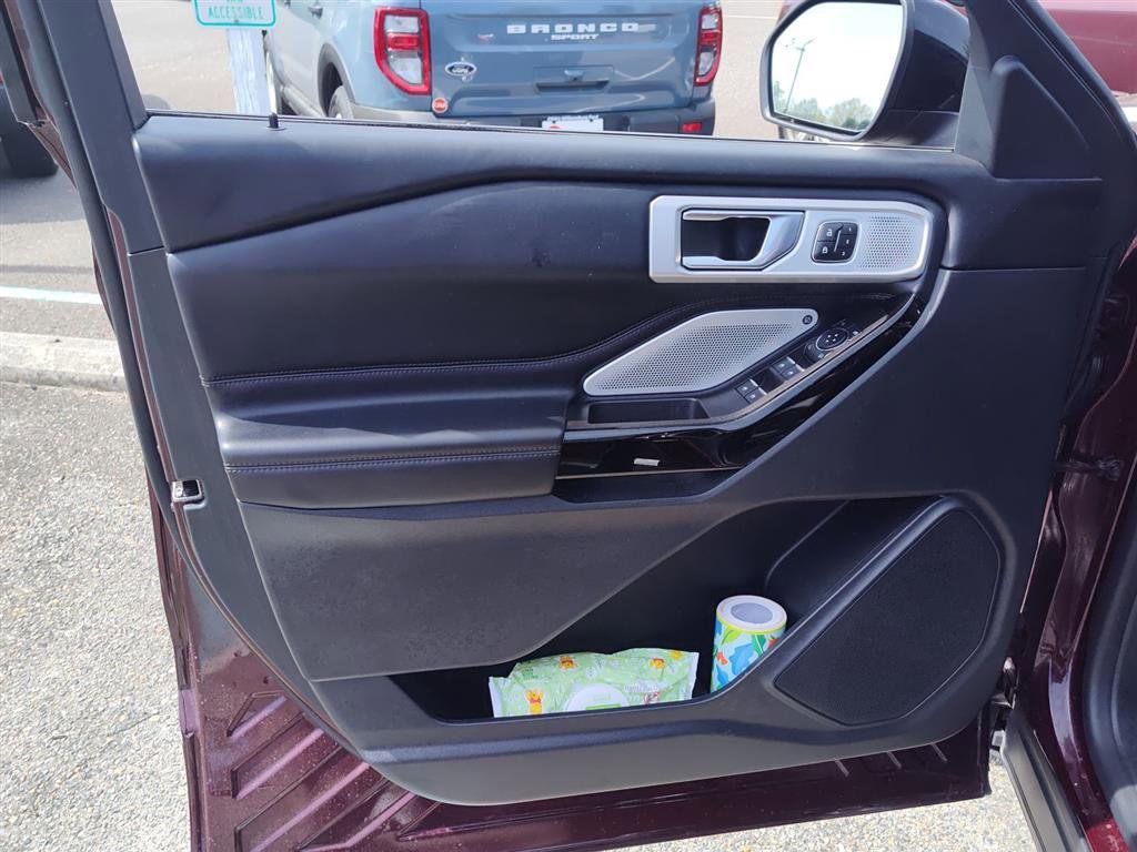 Used 2022 Ford Explorer Platinum w/ Equipment Group 601A image 7