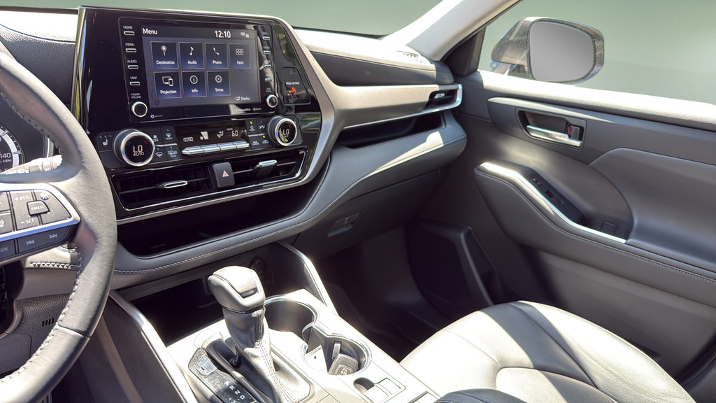 Used 2022 Toyota Highlander XLE AWD/4WD image 26