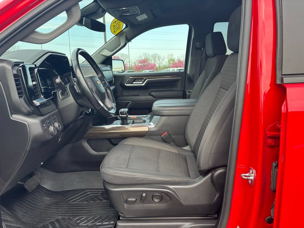 Used 2024 Chevrolet Silverado 1500 LT AWD/4WD image 17