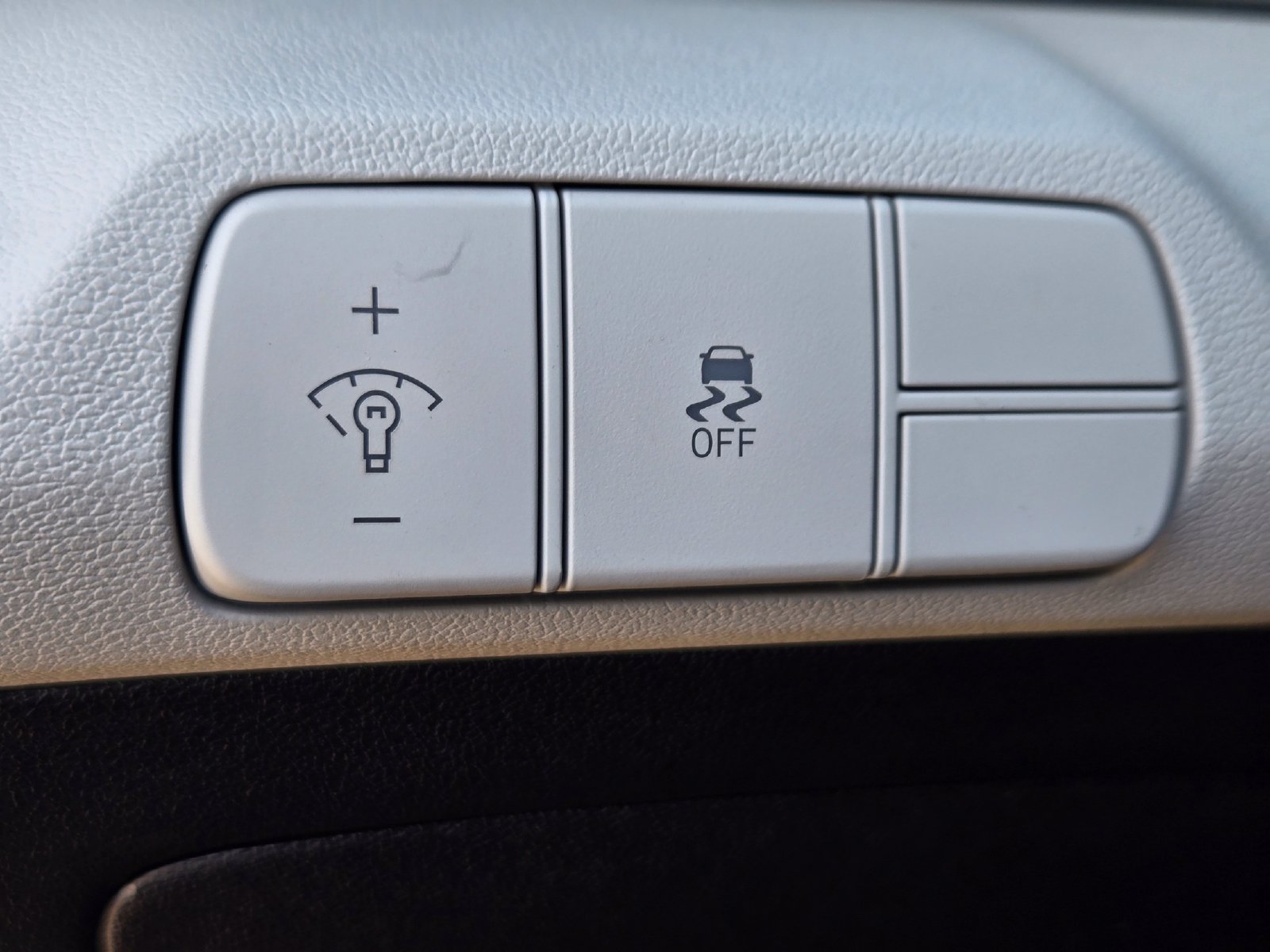 New 2026 Hyundai Elantra Limited FWD image 16