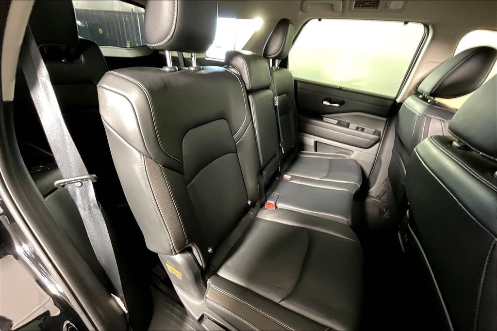 Used 2023 Nissan Pathfinder SL w/ Lighting Package (N92) image 36
