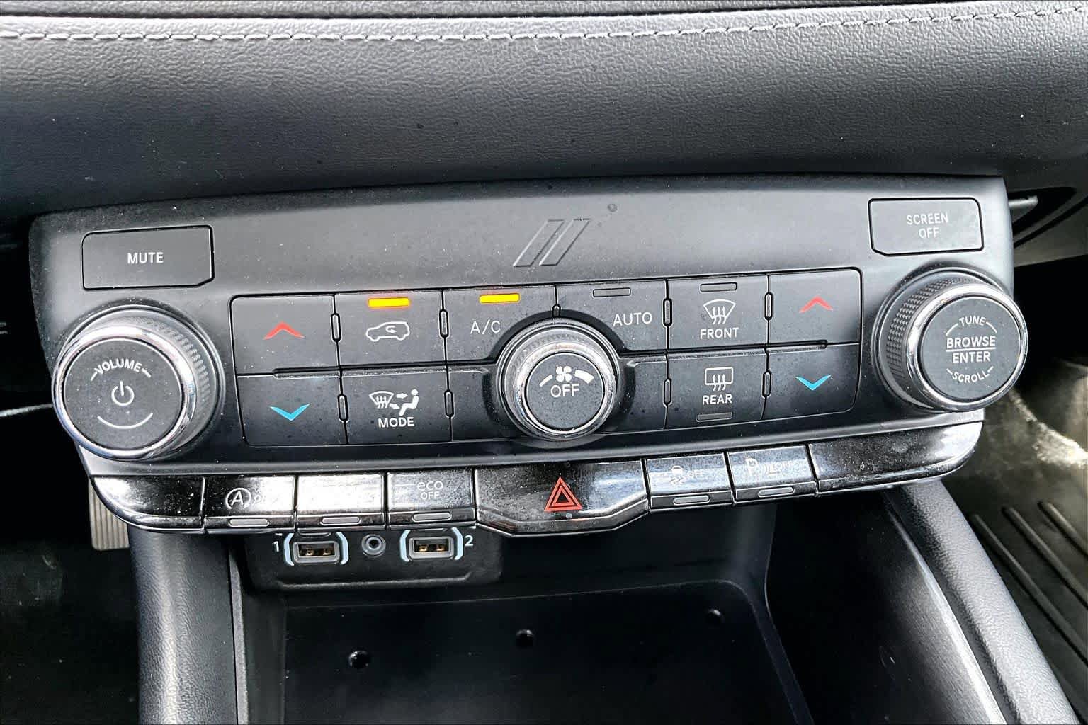 Used 2022 Dodge Durango SXT image 32