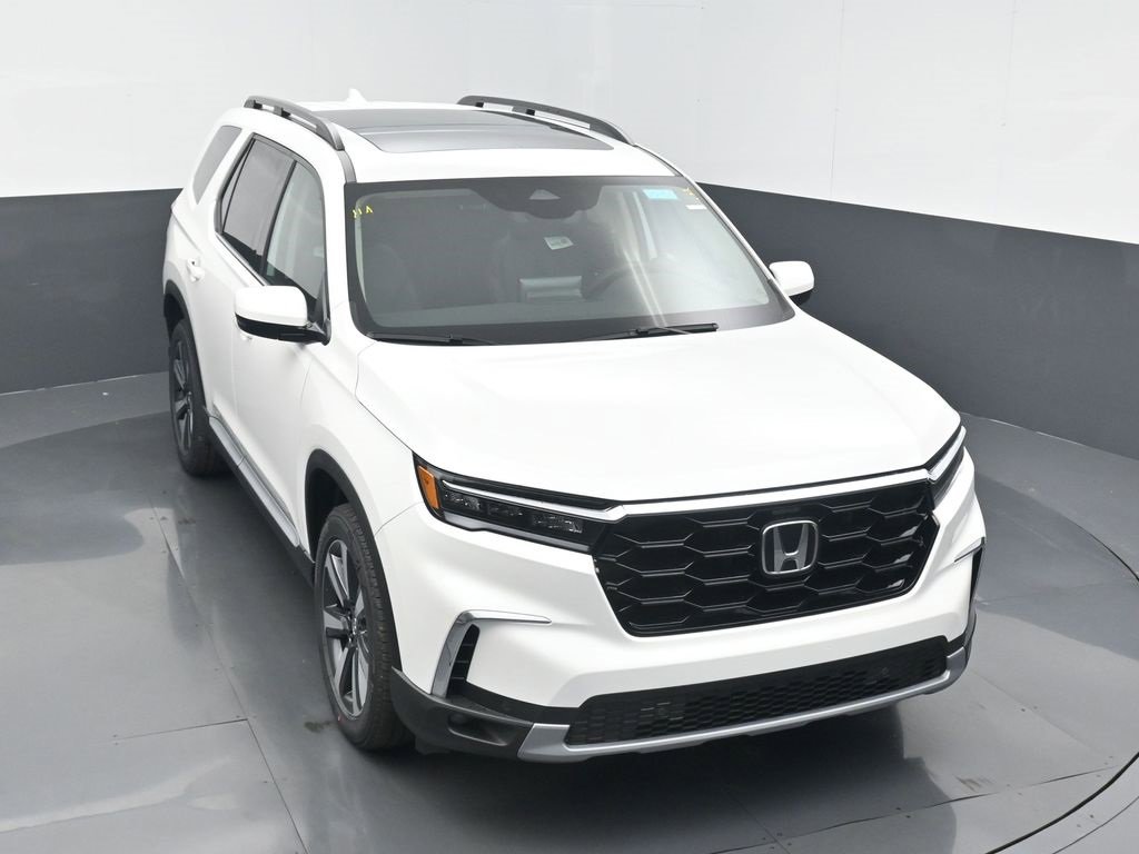 New 2025 Honda Pilot Touring image 3