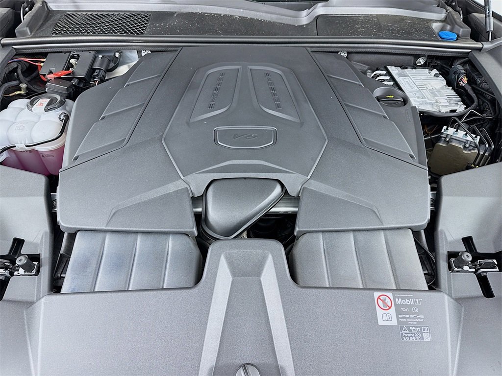 Certified 2025 Porsche Cayenne Coupe image 32