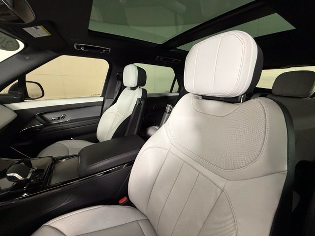 Used 2025 Land Rover Range Rover Sport Dynamic SE AWD/4WD image 7