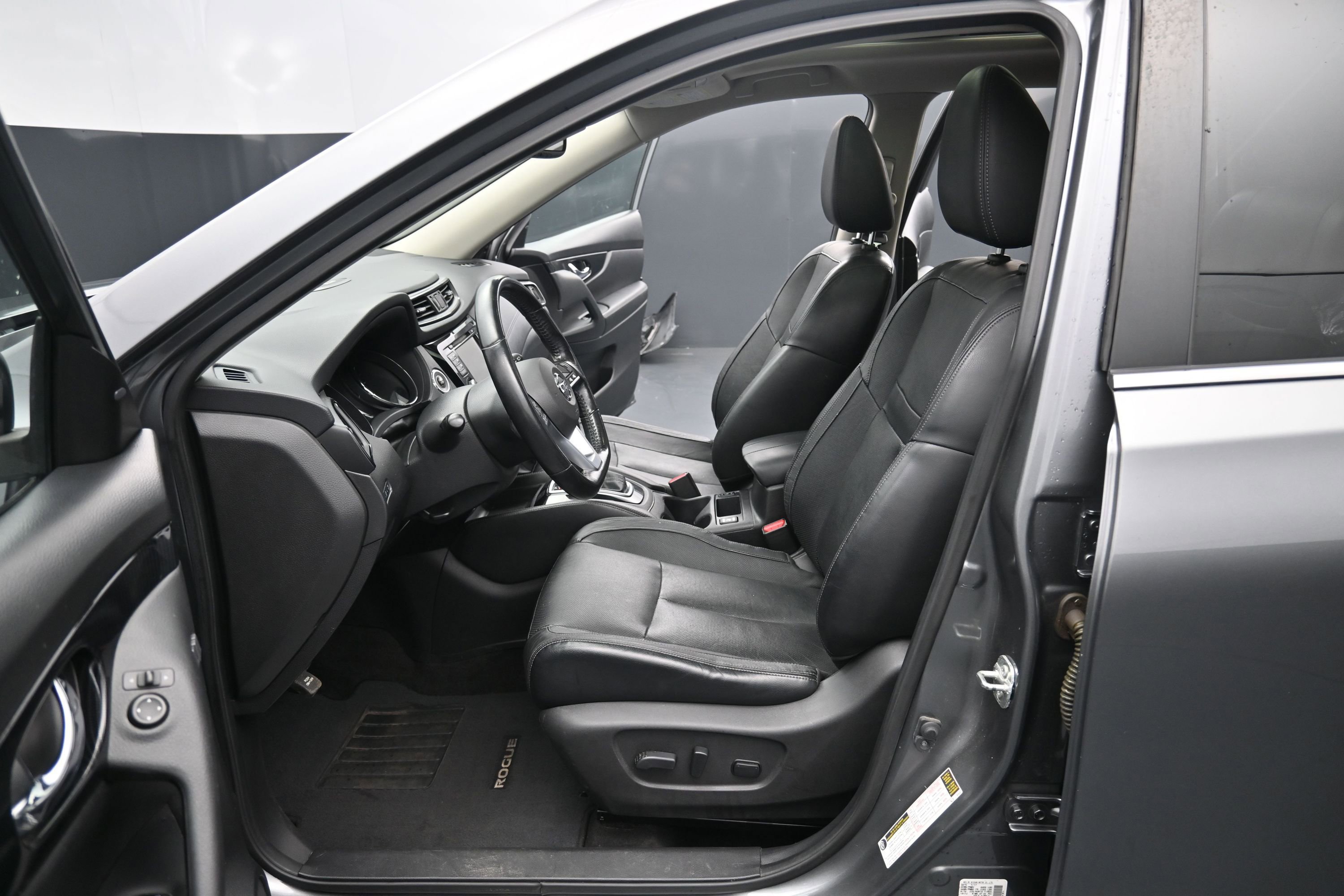 Used 2017 Nissan Rogue SL w/ SL Premium Package FWD image 12