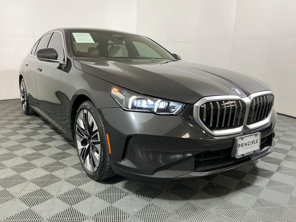 Certified 2024 BMW 530i w/ Premium Package RWD image 4