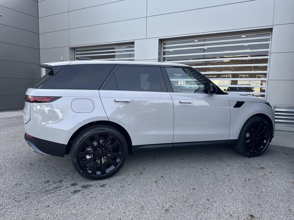 New 2026 Land Rover Range Rover Sport SE AWD/4WD image 8