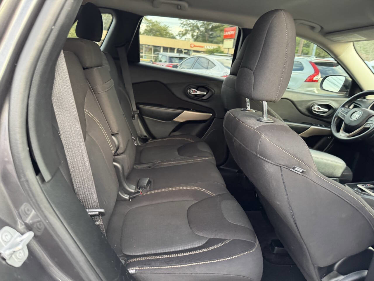 Used 2017 Jeep Cherokee Latitude w/ Safety/Convenience Group image 17