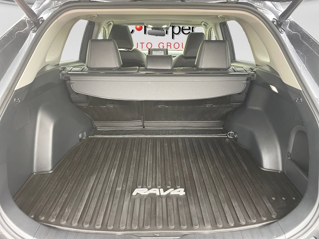 Used 2022 Toyota RAV4 XLE Premium AWD/4WD image 16
