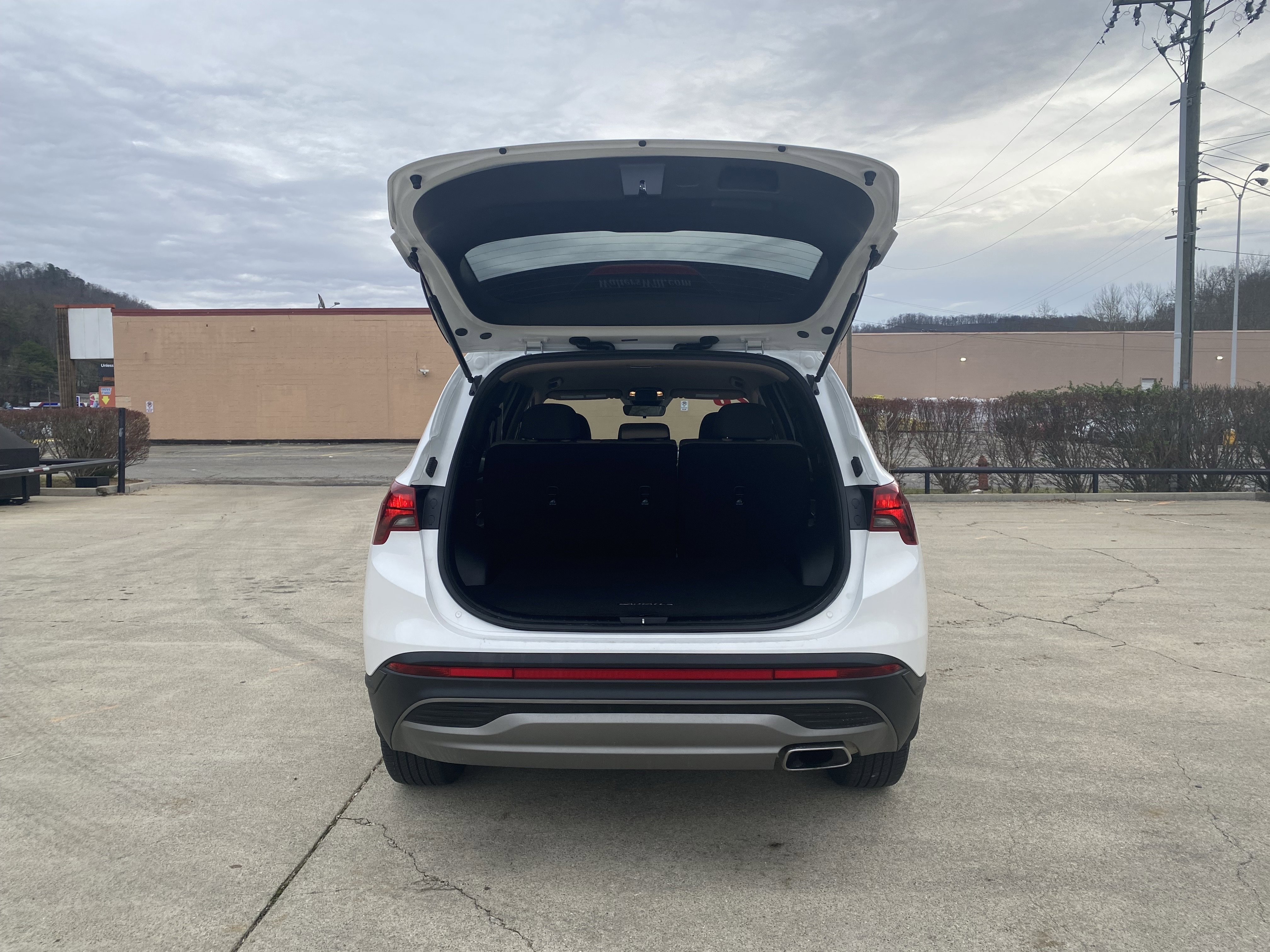 Used 2023 Hyundai Santa Fe SE w/ Cargo Package image 21