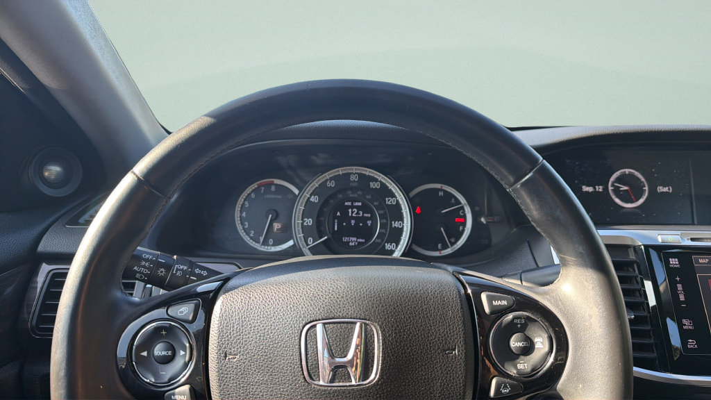 Used 2016 Honda Accord Touring image 12