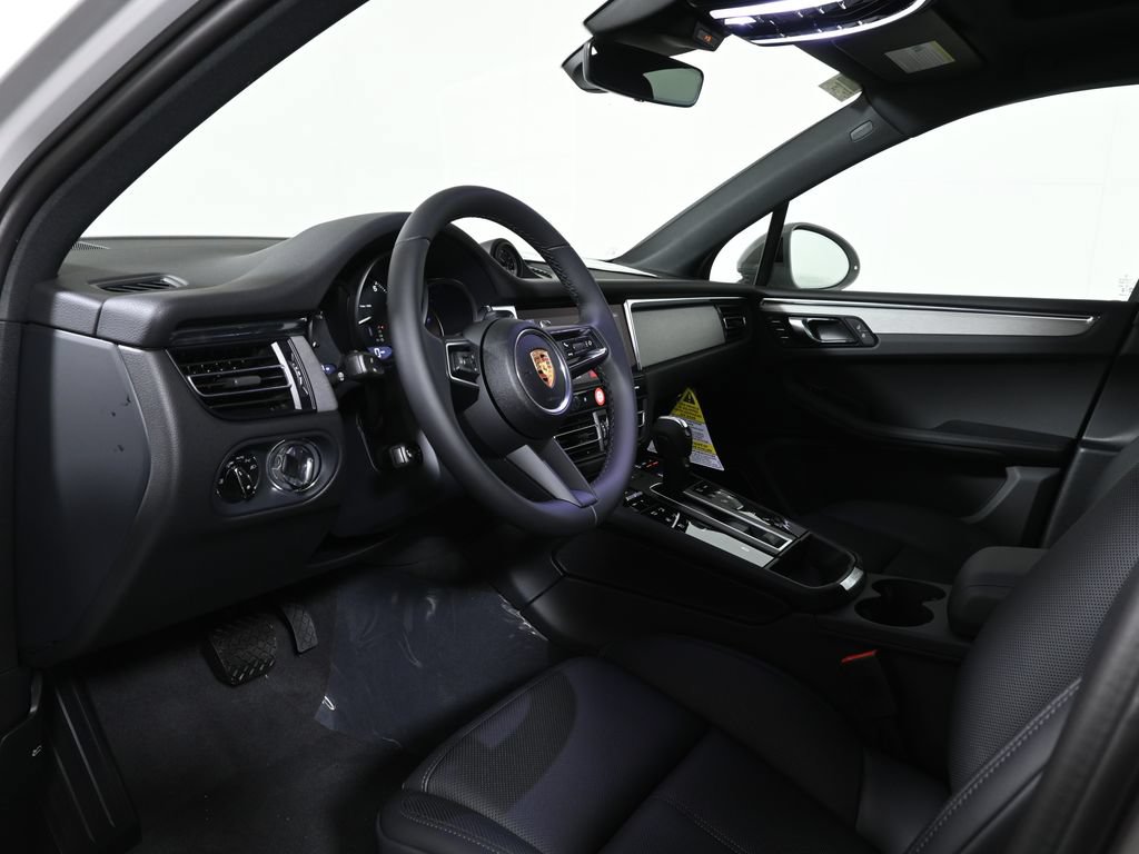 New 2026 Porsche Macan AWD/4WD image 4