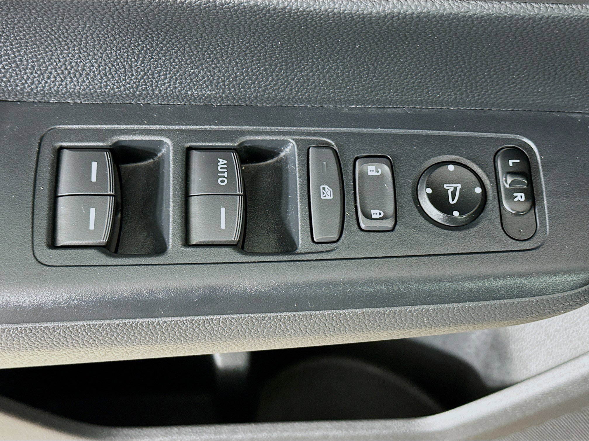 Used 2025 Honda CR-V LX image 15