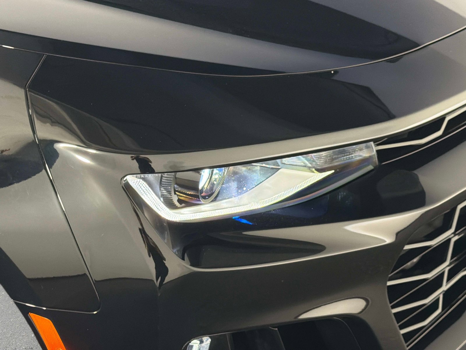 Used 2018 Chevrolet Camaro ZL1 w/ LPO, ZL1 Protection Package RWD image 9