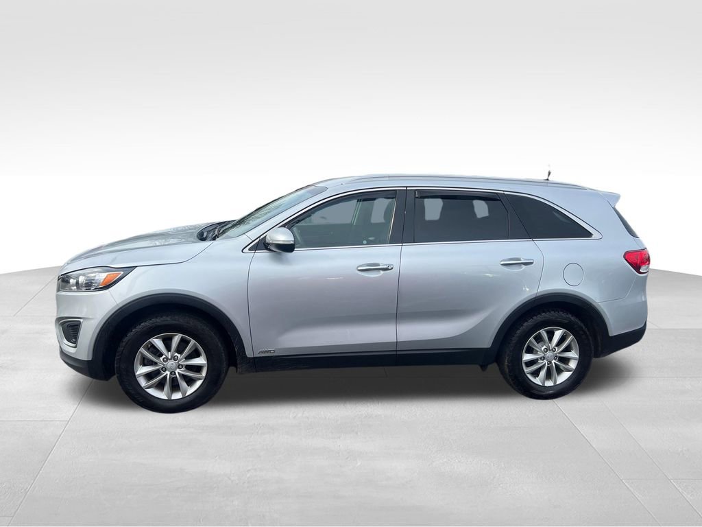 Used 2017 Kia Sorento LX image 4