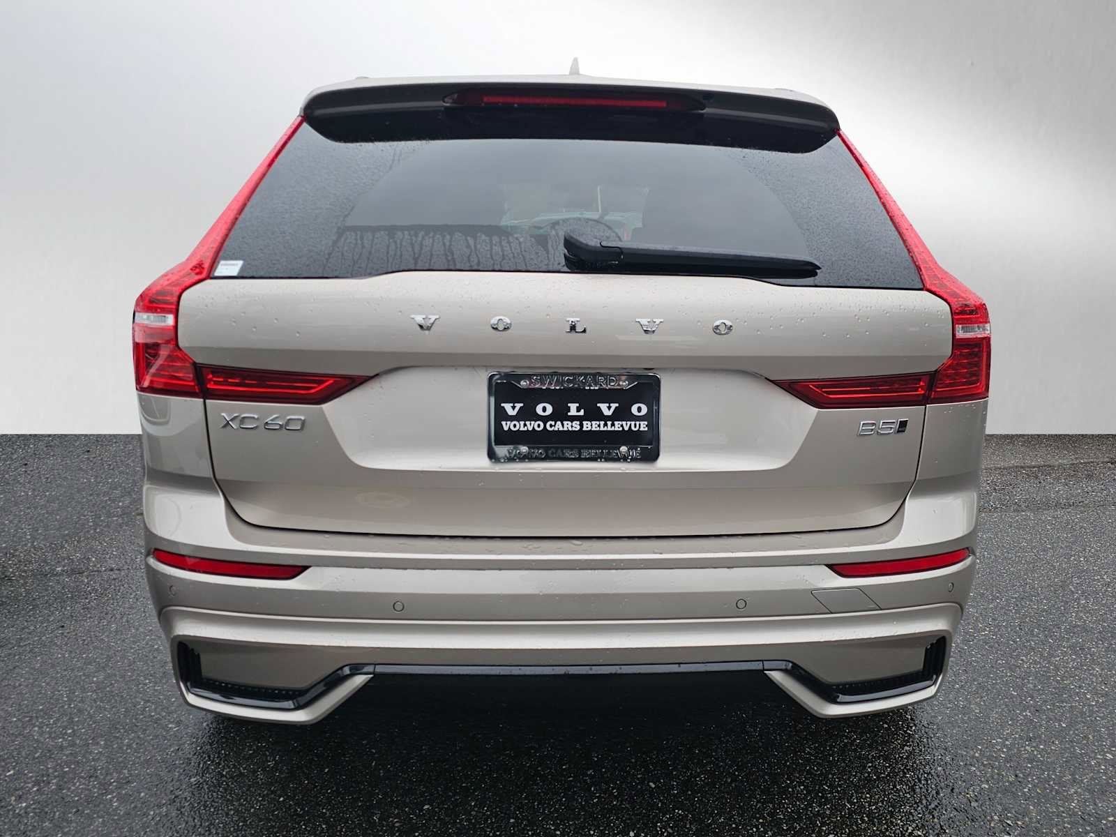 Certified 2025 Volvo XC60 B5 Plus AWD/4WD image 5