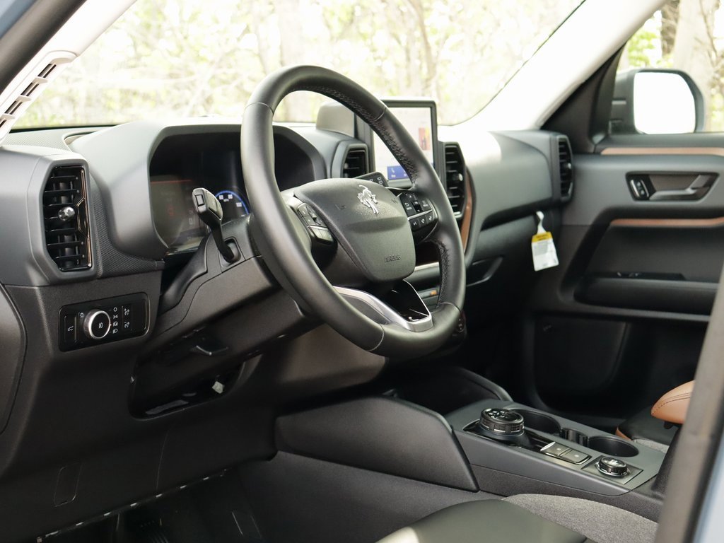 Used 2024 Ford Bronco Sport Outer Banks w/ Tech Package image 9