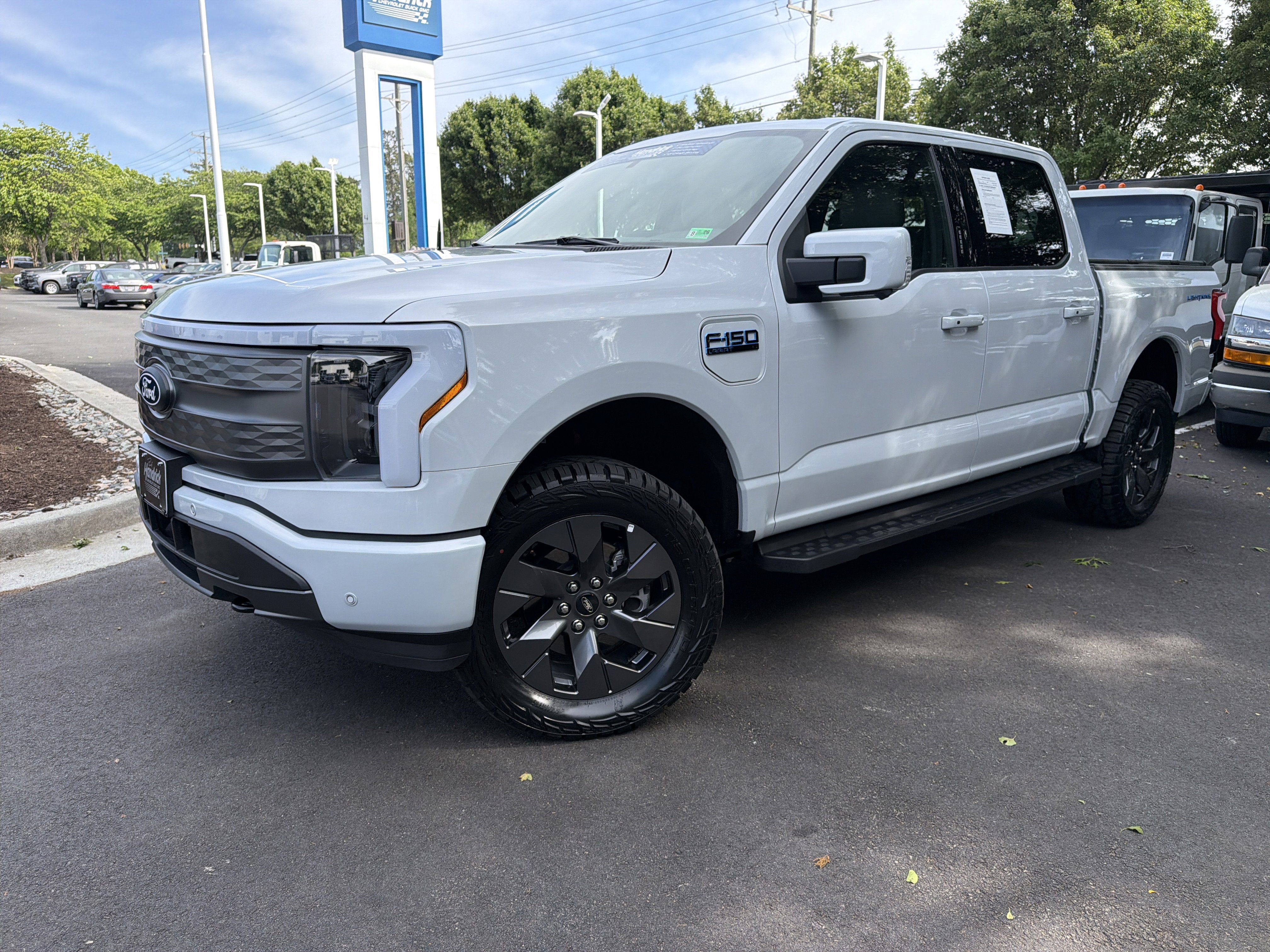 Used 2025 Ford F150 Lightning Lariat AWD/4WD image 5