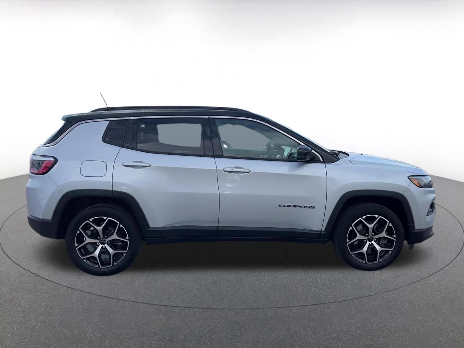 Used 2025 Jeep Compass Limited image 16