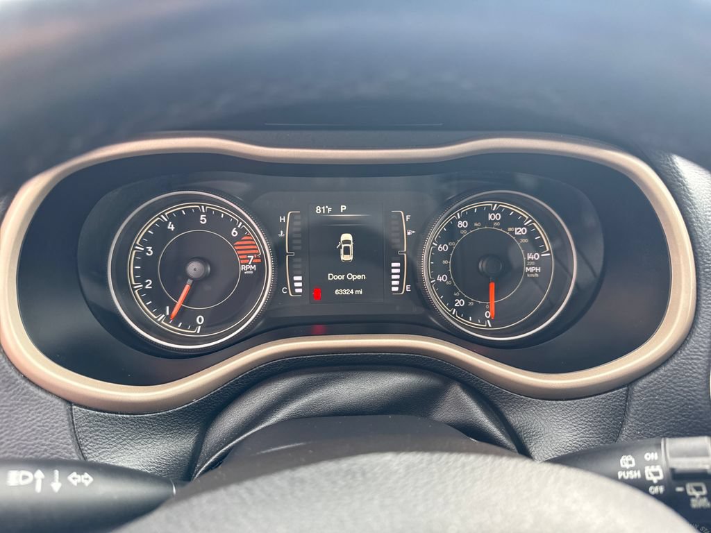 Used 2017 Jeep Cherokee Latitude w/ Cold Weather Group AWD/4WD image 16