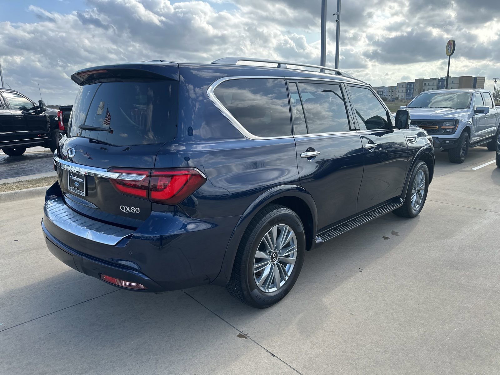 Used 2024 INFINITI QX80 Luxe image 6