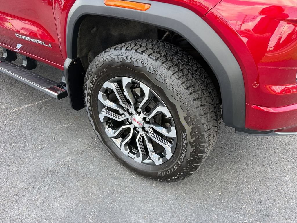 Used 2025 GMC Canyon Denali AWD/4WD image 16