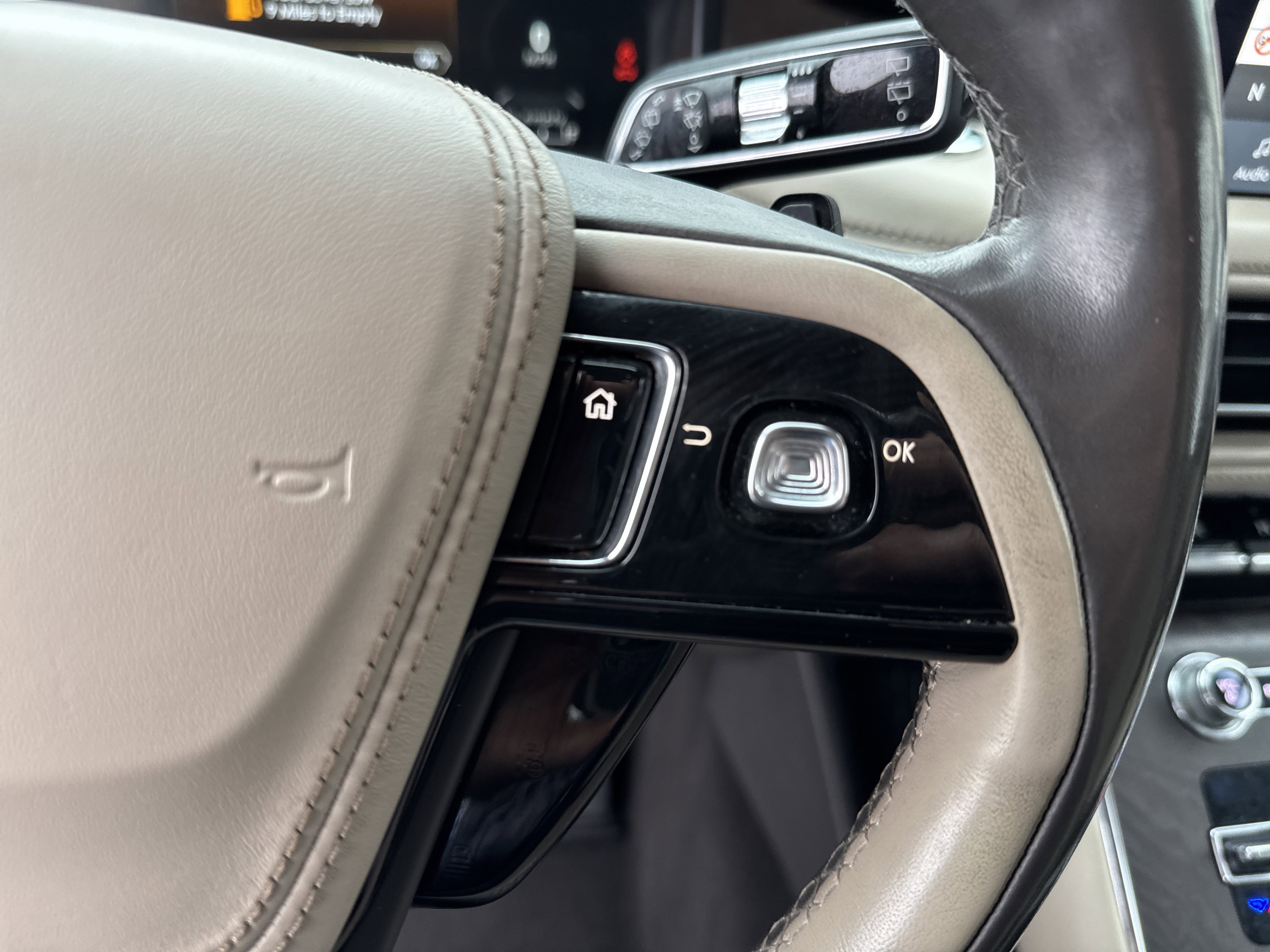 Used 2020 Lincoln Aviator Reserve w/ Equipment Group 202A image 35