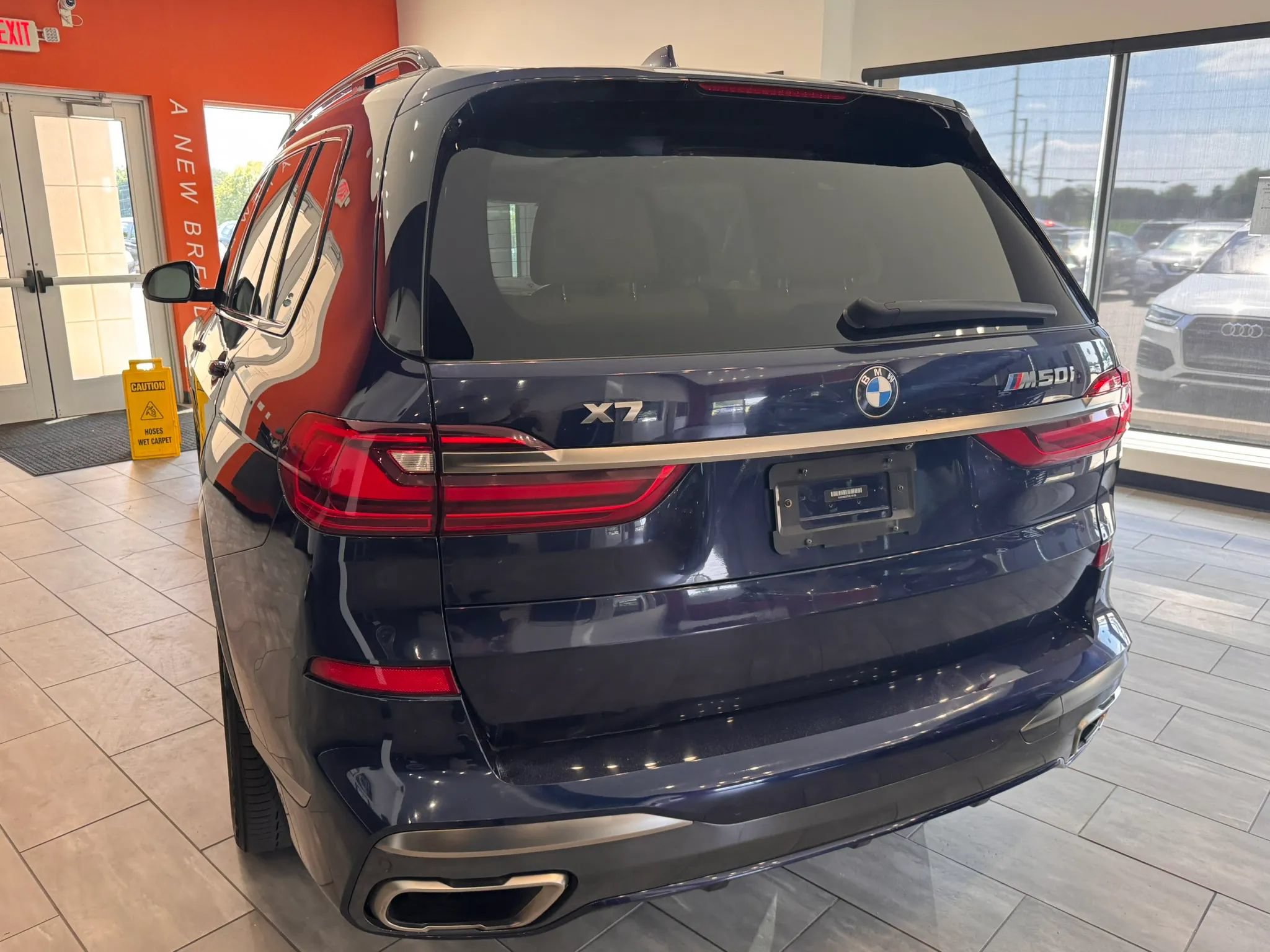 Used 2020 BMW X7 M50i w/ Dynamic Handling Package AWD/4WD image 11