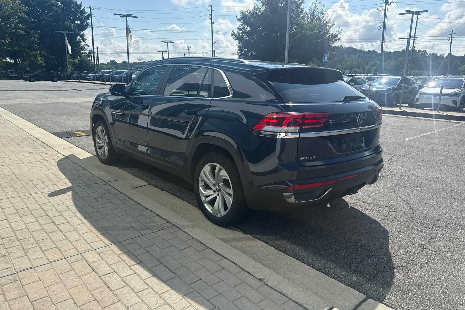 Used 2021 Volkswagen Atlas Cross Sport SEL AWD/4WD image 5