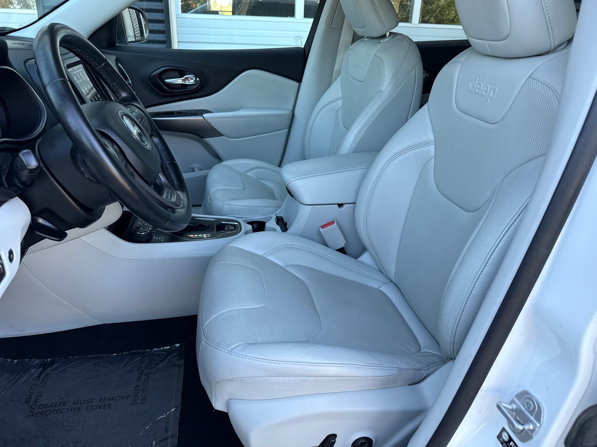 Used 2021 Jeep Cherokee Latitude Lux w/ Comfort/Convenience Group AWD/4WD image 13