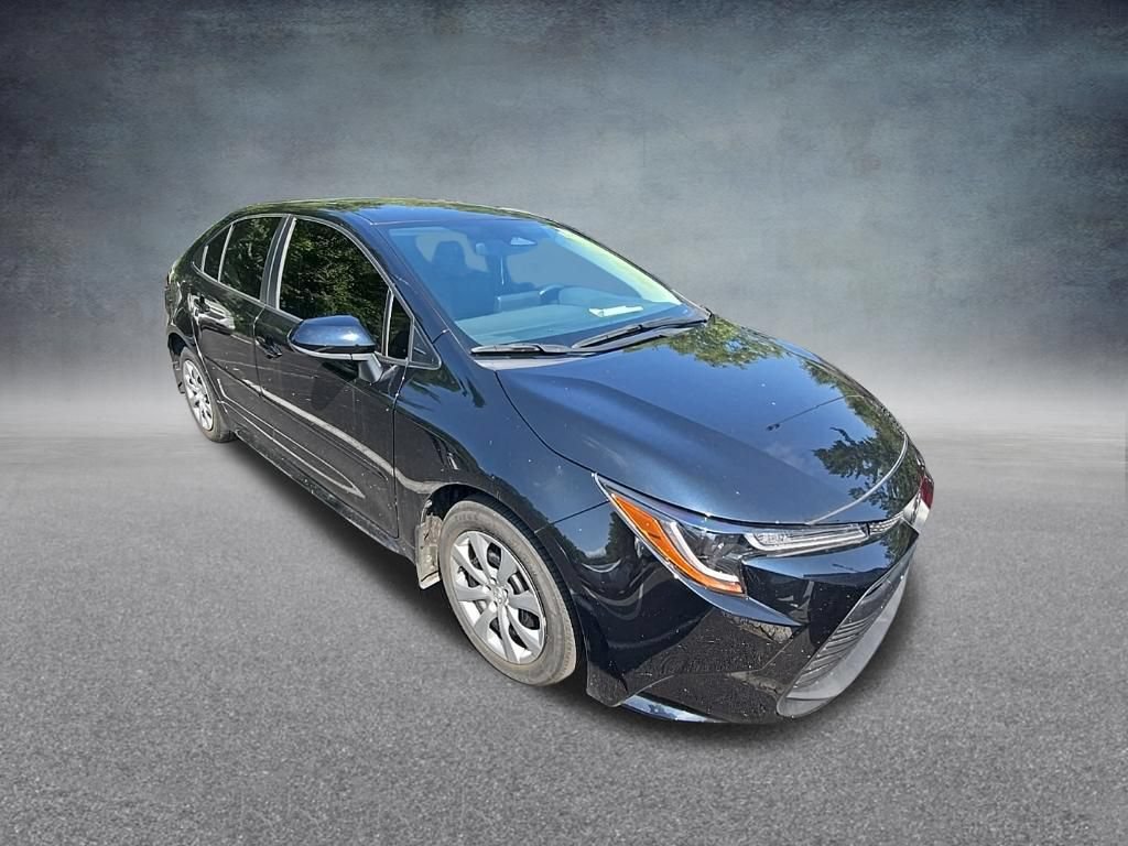 Used 2024 Toyota Corolla LE FWD image 2