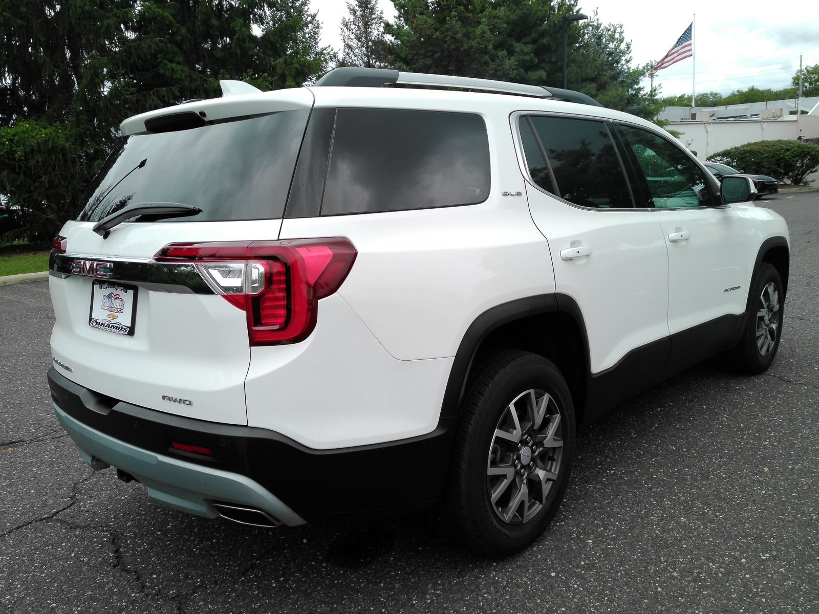 Certified 2023 GMC Acadia SLE w/ Driver Convenience Package AWD/4WD image 6