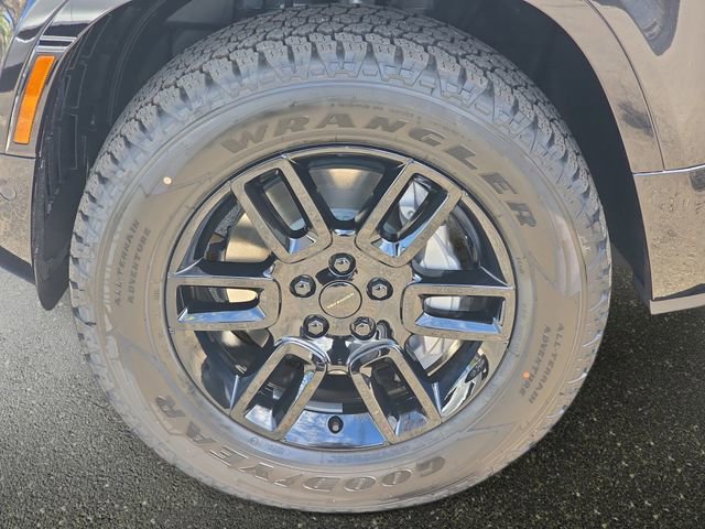 New 2026 Land Rover Defender 130 X-Dynamic SE image 22