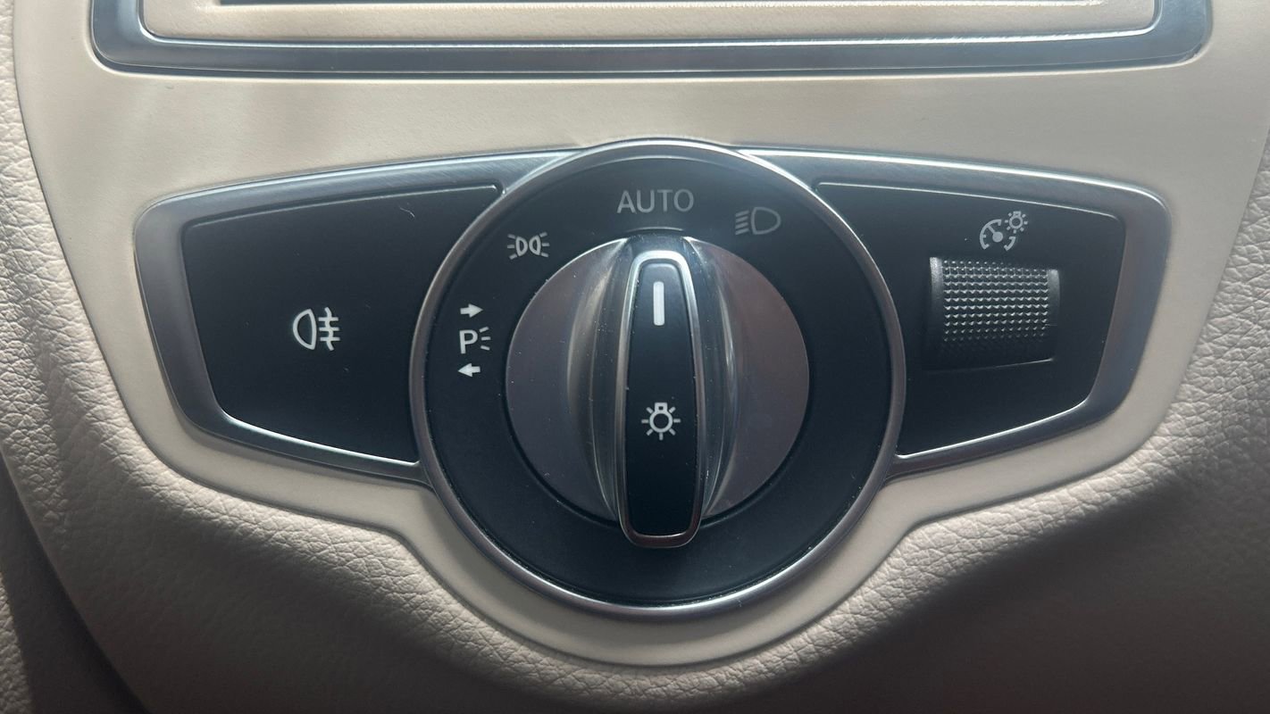 Used 2018 Mercedes-Benz C 300 4MATIC Sedan image 25