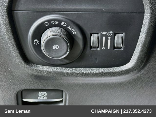 Used 2024 Jeep Grand Cherokee Overland w/ Luxury Tech Group IV AWD/4WD image 10