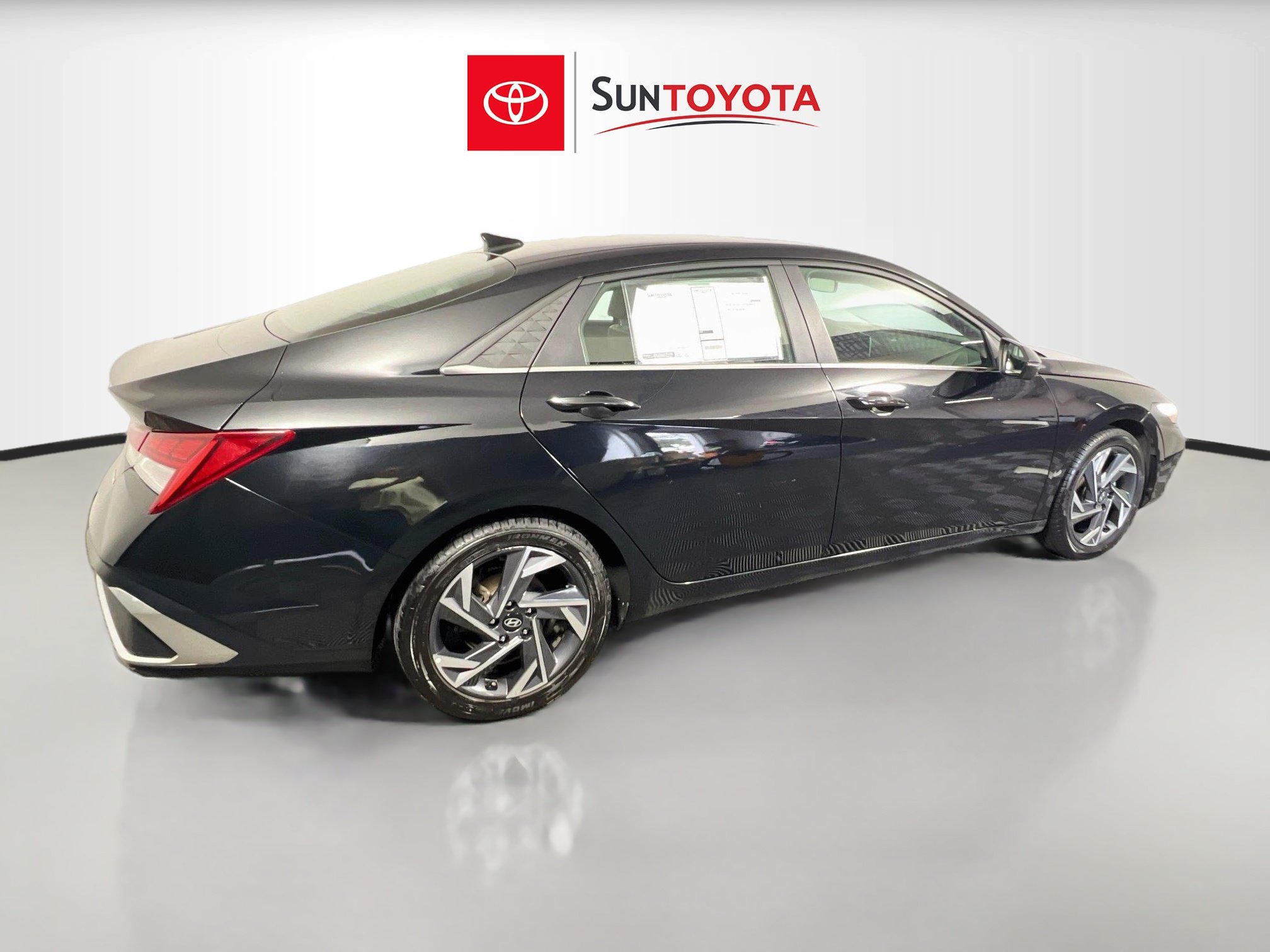Used 2024 Hyundai Elantra Limited FWD image 4