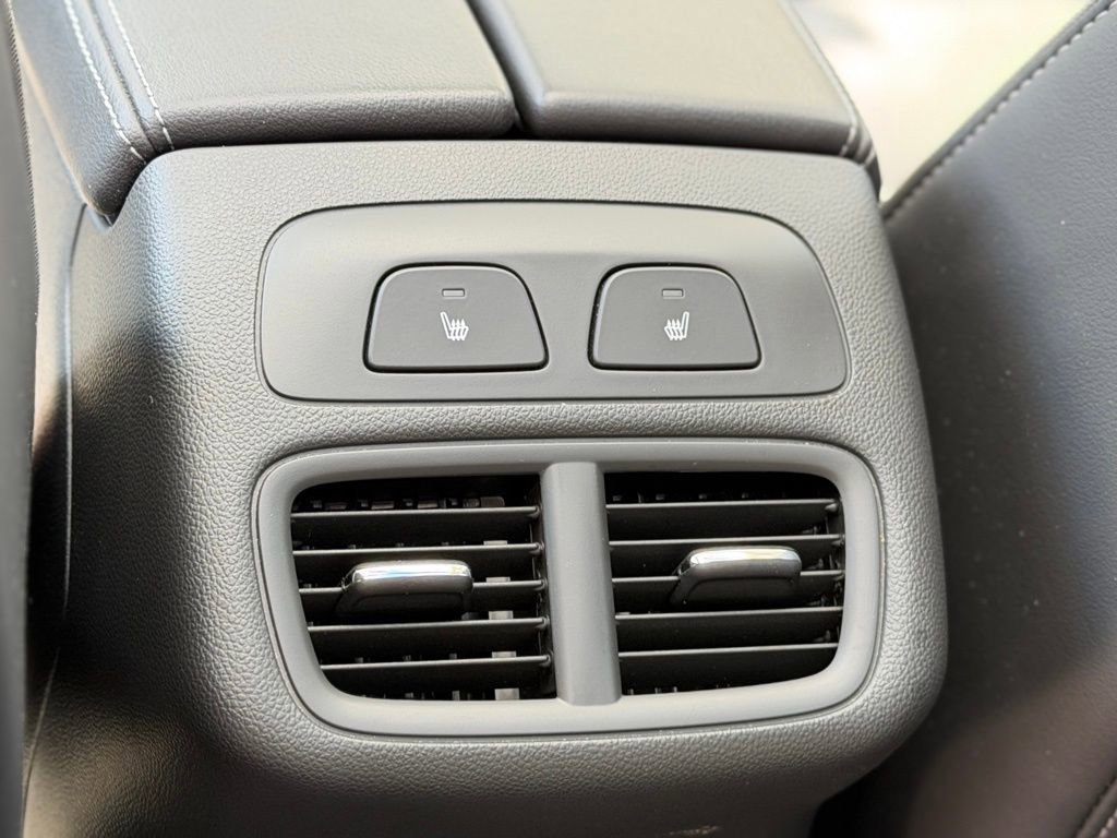 Used 2025 Buick Envision Avenir AWD/4WD image 7