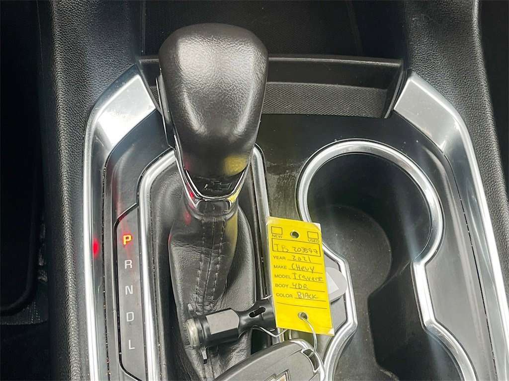 Used 2021 Chevrolet Traverse RS image 17