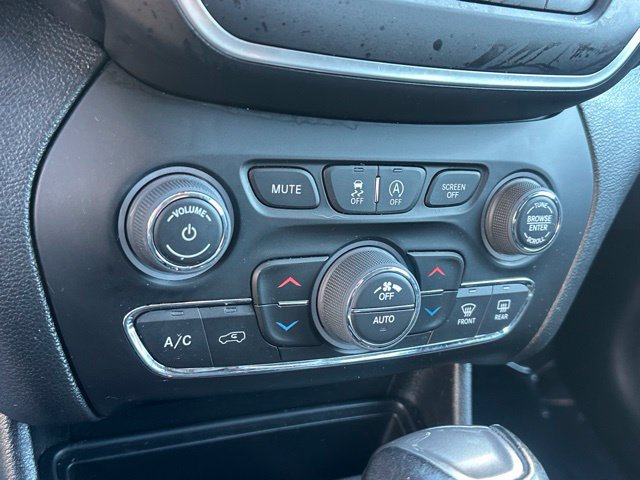 Used 2022 Jeep Cherokee Latitude Lux w/ Sun & Sound Group AWD/4WD image 7