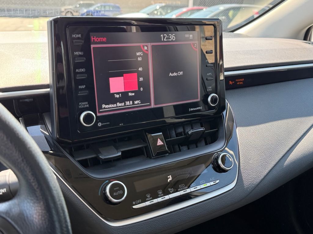 Used 2022 Toyota Corolla LE image 34
