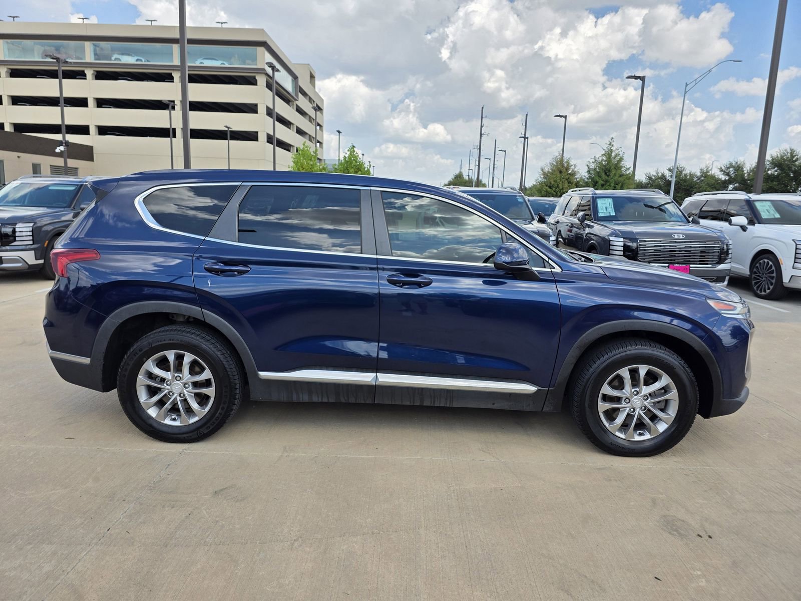 Used 2019 Hyundai Santa Fe SE image 5