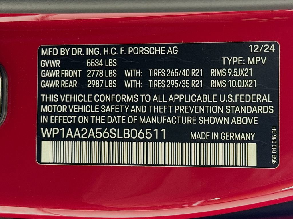 Certified 2025 Porsche Macan AWD/4WD image 36