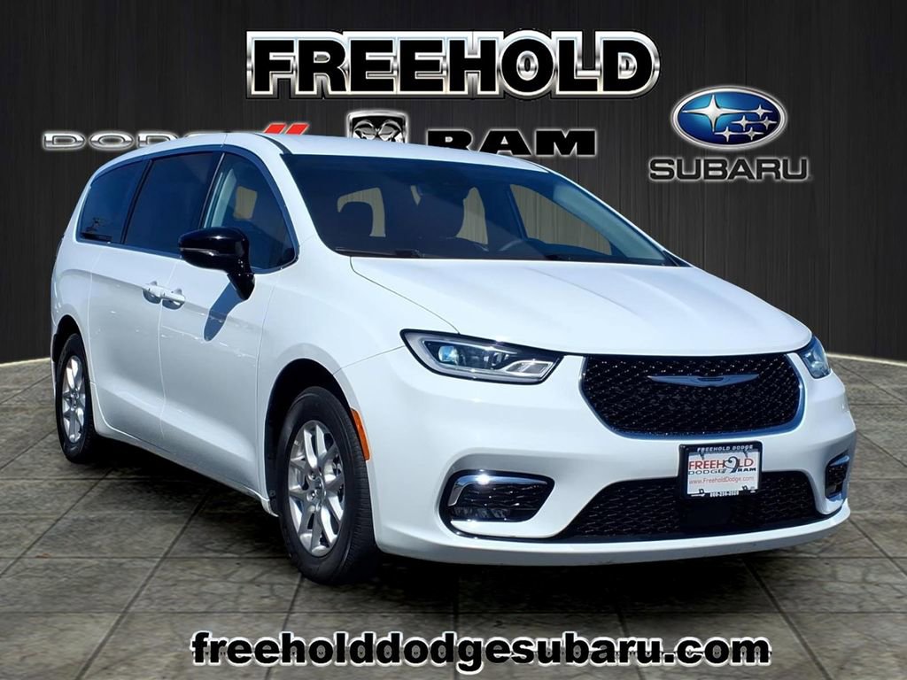 Used 2024 Chrysler Pacifica Touring-L image 1