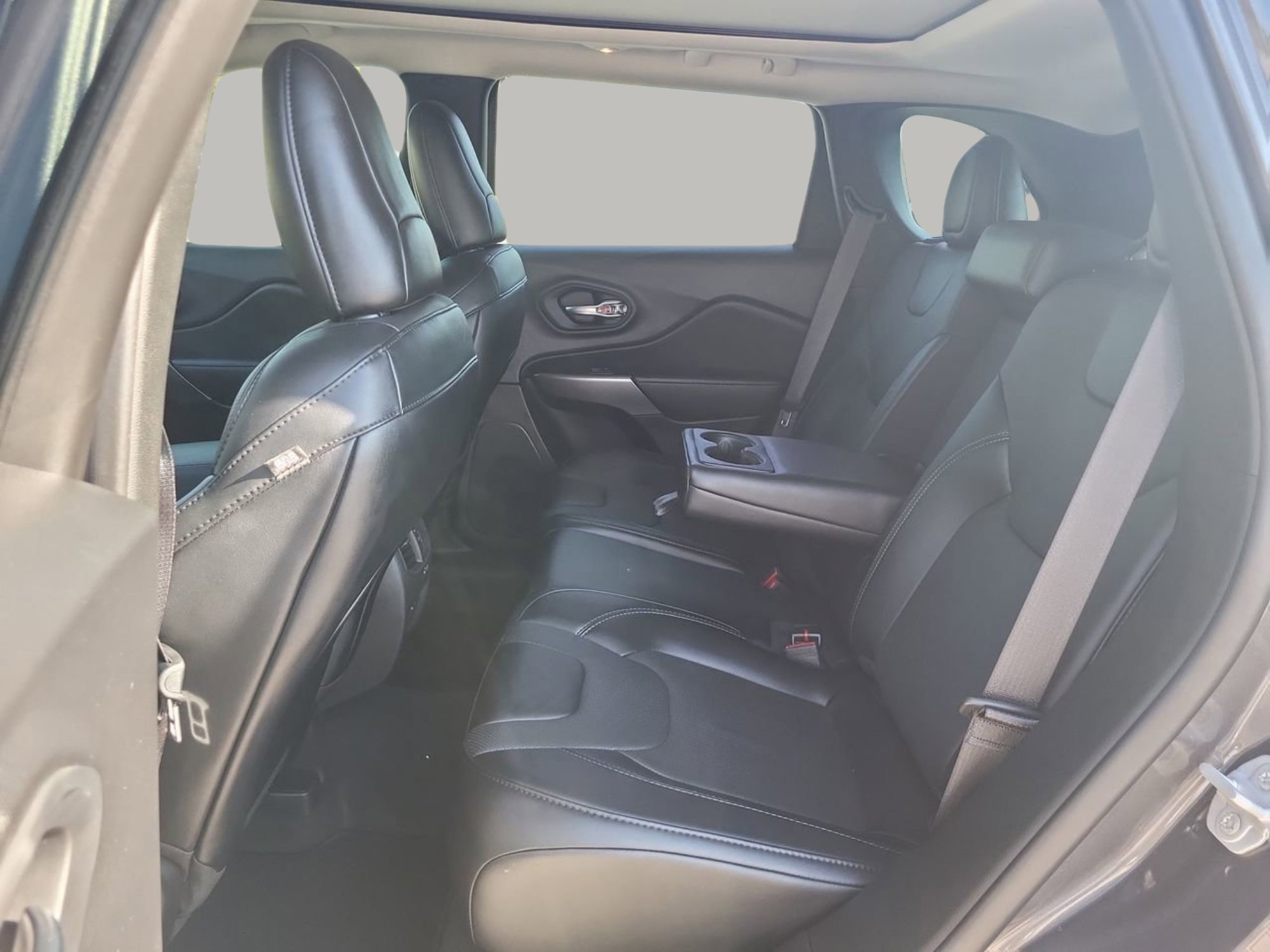 Used 2022 Jeep Cherokee Limited image 14