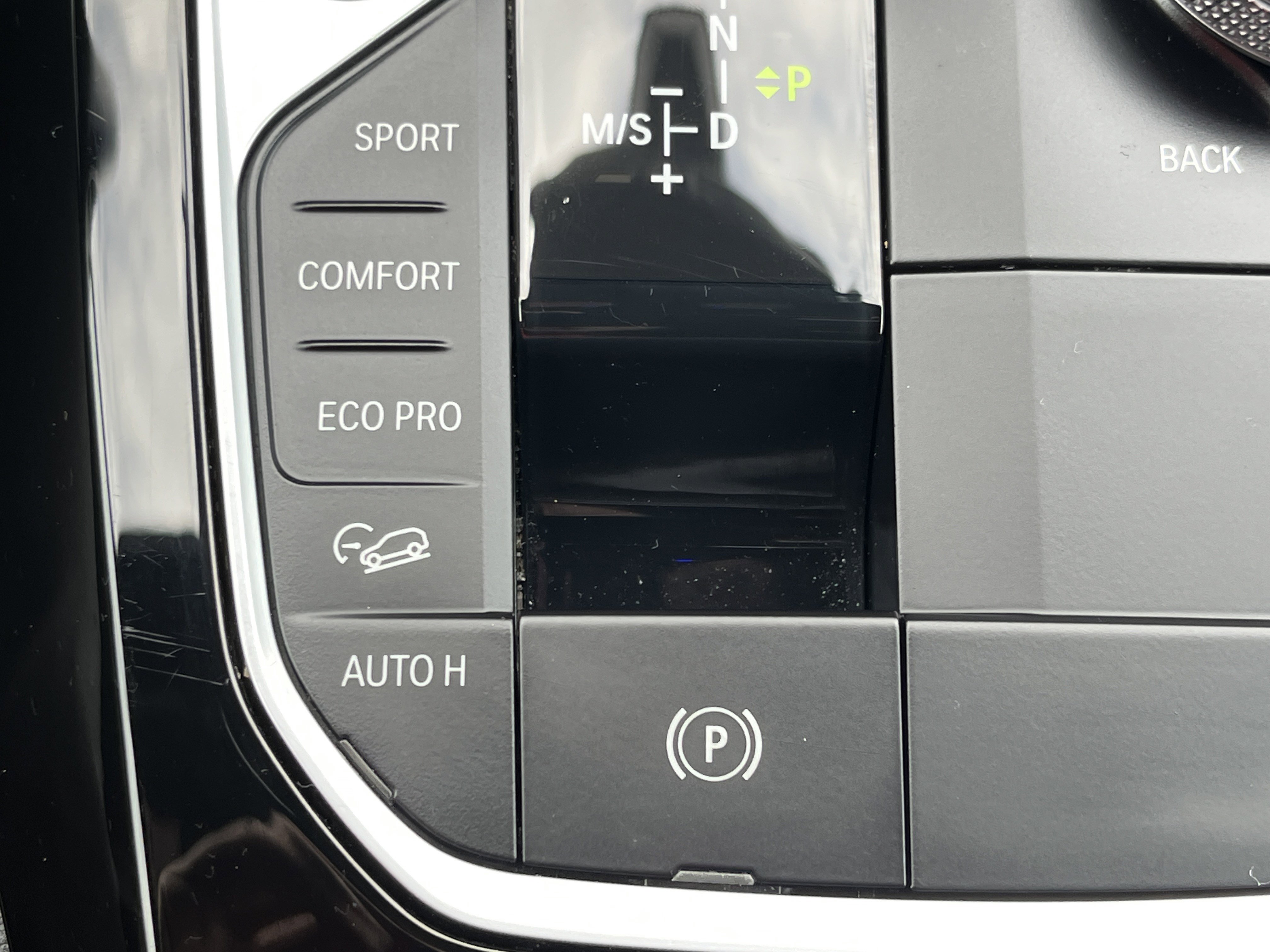 Used 2025 BMW X4 xDrive30i image 9