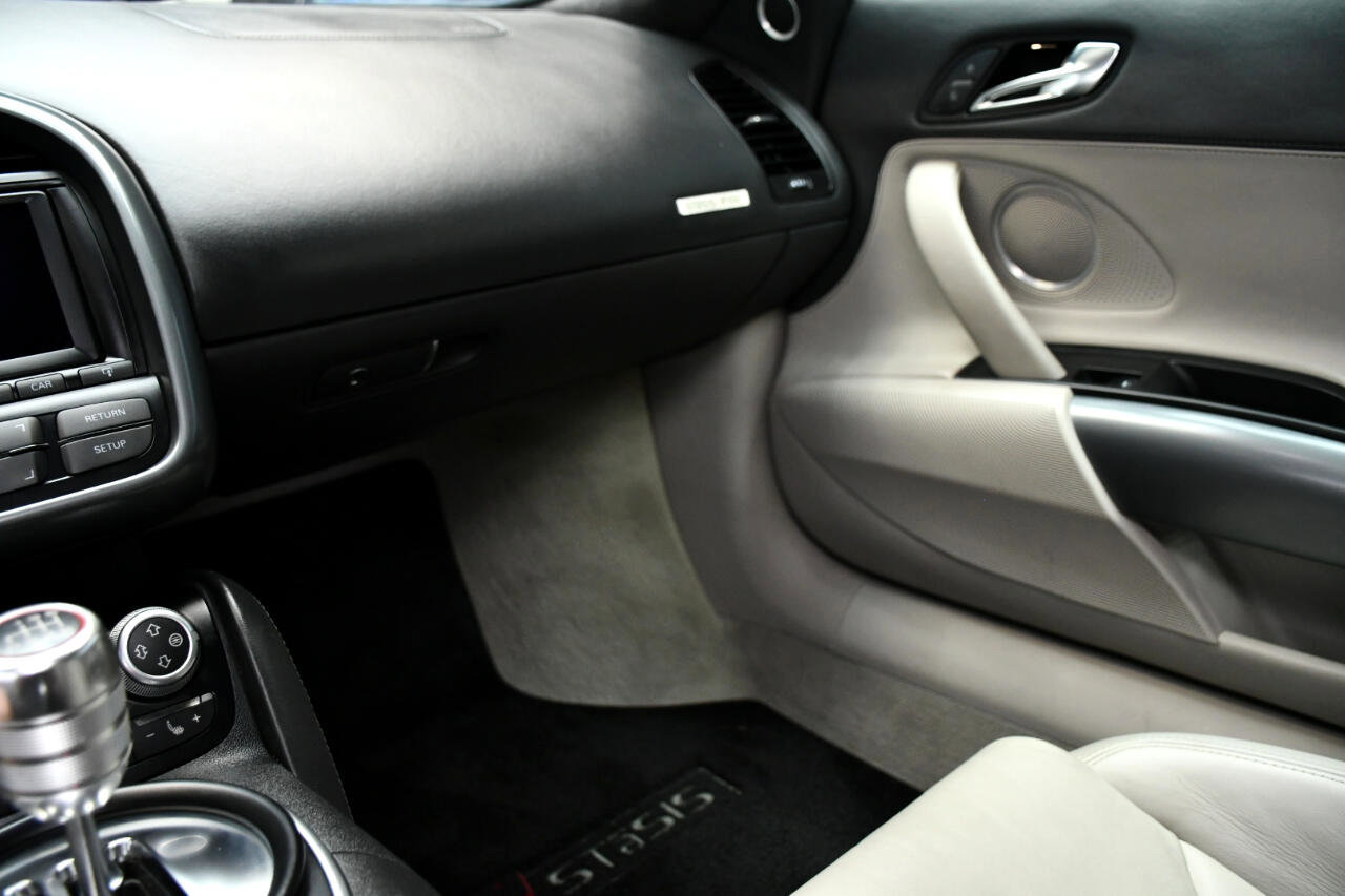 Used 2011 Audi R8 V10 image 45