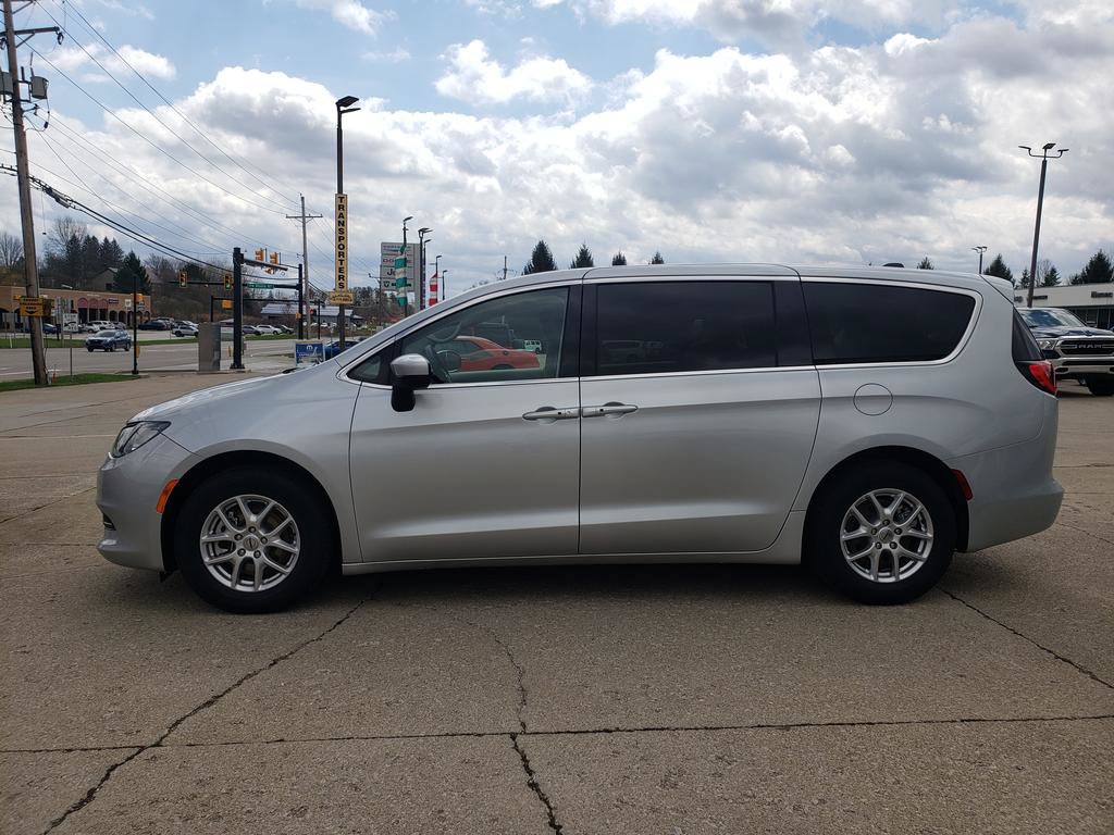 Certified 2023 Chrysler Voyager LX FWD image 7